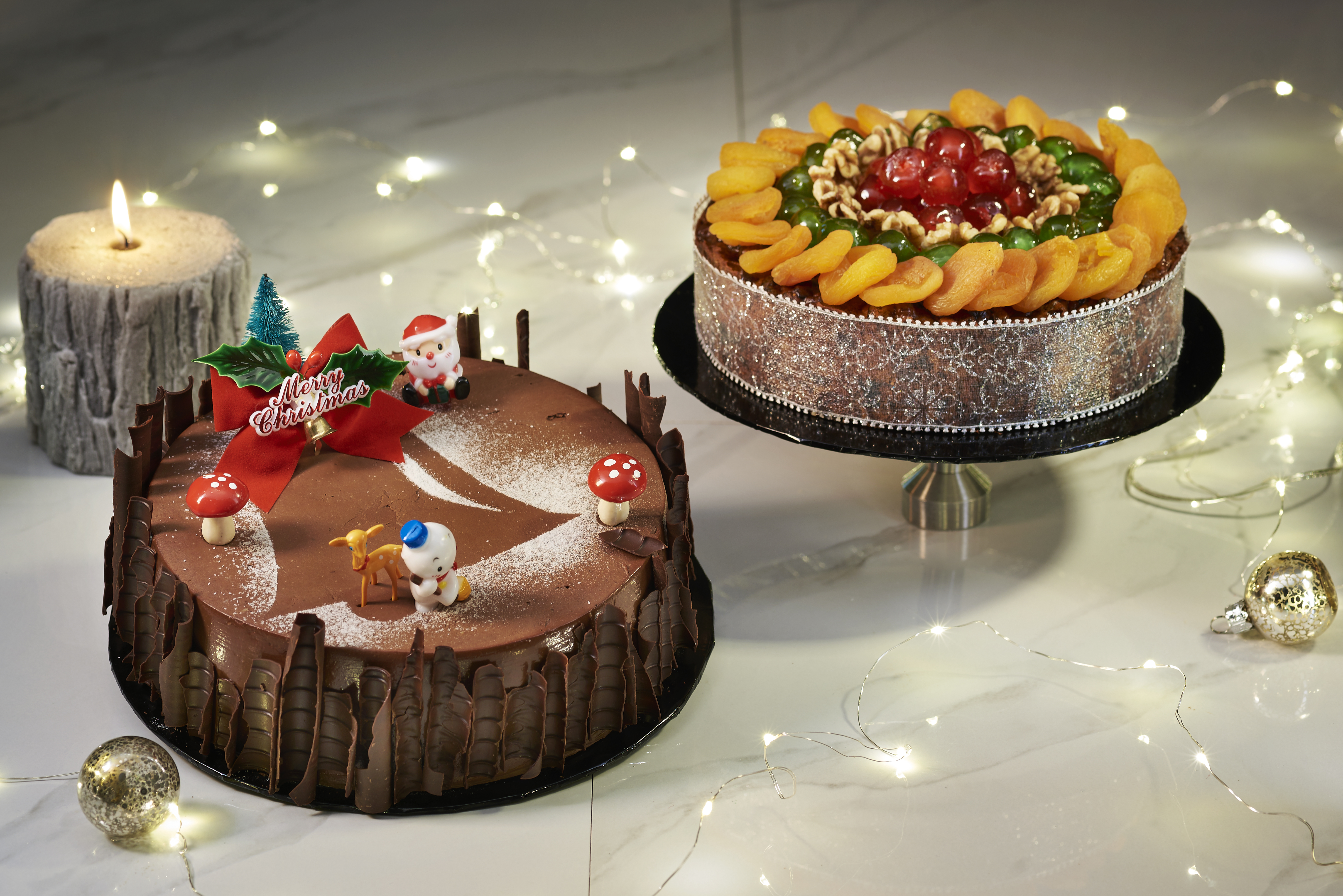 The Coffee Bean & Tea Leaf Twinkle Night Chocolate Cake & Vintage Fruit Cake.